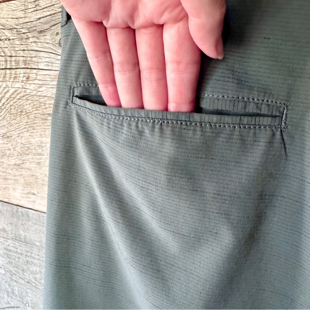 Vuori Pebble Shorts Men Shale Stretch Performance V399 Golf Casual Travel 33 - Picture 13 of 16